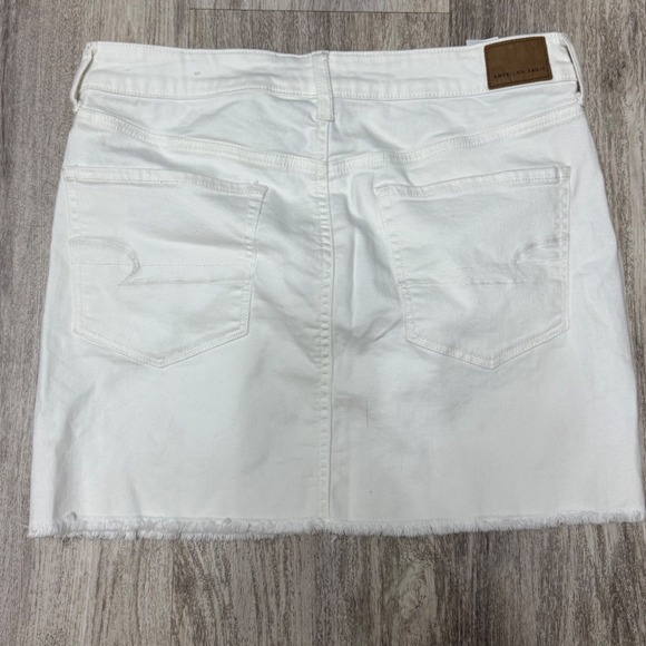 American Eagle‎ Outfitters White Denim Mini Skirt Hi-Rise Frayed Hem Sz 12 NWT - Picture 3 of 9